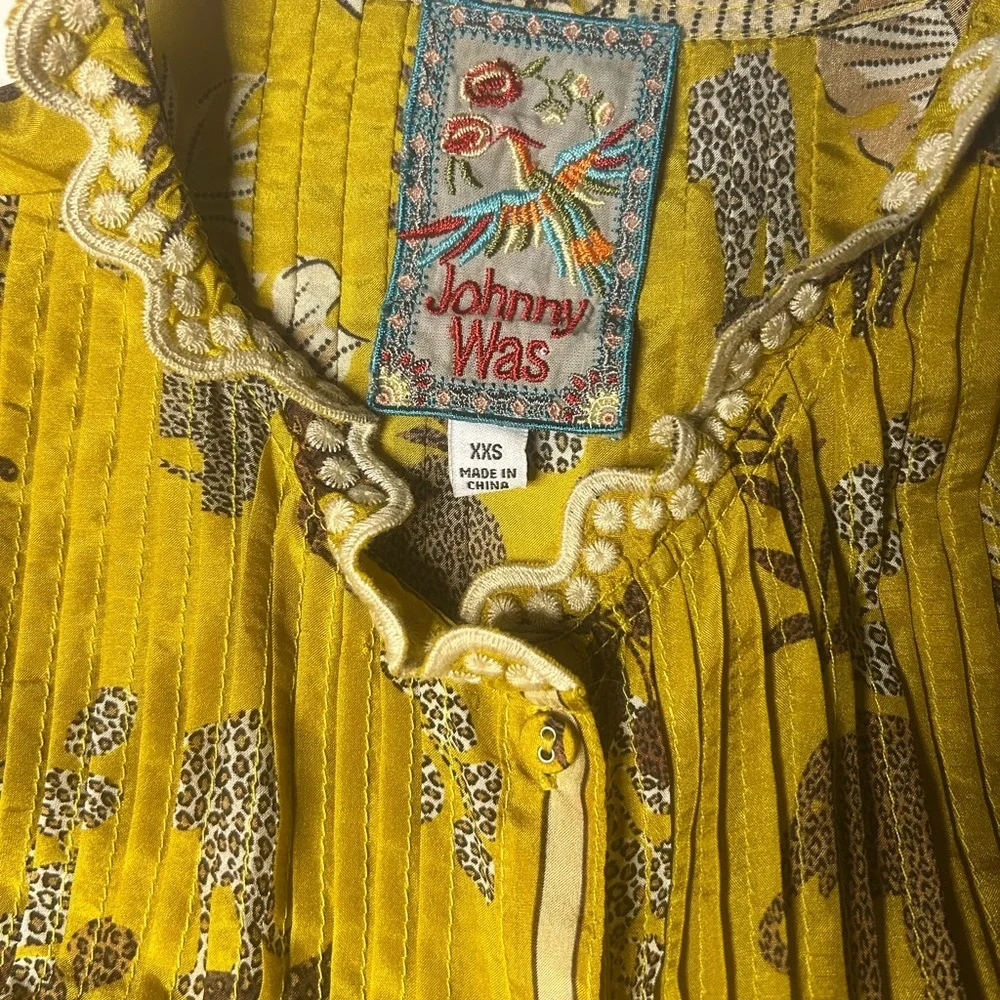 Johnny Was 100% Silk Blouse XXS Yellow Safari Animal Print Pintuck Ruffle Boho - Picture 6 of 8